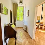 Chateau Du Mesnil Soleil , Domaine De Charme Et D'hotes *