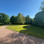 Chateau Du Mesnil Soleil , Domaine De Charme Et D'hotes *