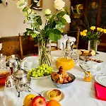 Chateau Du Mesnil Soleil , Domaine De Charme Et D'hotes * Damblainville