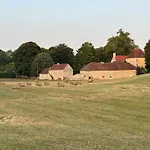 Chateau Du Mesnil Soleil , Domaine De Charme Et D'hotes بيت للعطل
