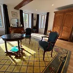 Chateau Du Mesnil Soleil , Domaine De Charme Et D'hotes Damblainville