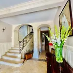 Chateau Du Mesnil Soleil , Domaine De Charme Et D'hotes *