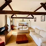 Chateau Du Mesnil Soleil , Domaine De Charme Et D'hotes Damblainville