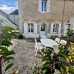 Chateau Du Mesnil Soleil , Domaine De Charme Et D'hotes Damblainville