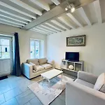 Chateau Du Mesnil Soleil , Domaine De Charme Et D'hotes *