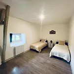 Chateau Du Mesnil Soleil , Domaine De Charme Et D'hotes *