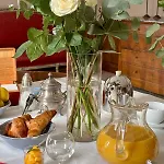 Chateau Du Mesnil Soleil , Domaine De Charme Et D'hotes Damblainville