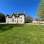 Chateau Du Mesnil Soleil , Domaine De Charme Et D'hotes *