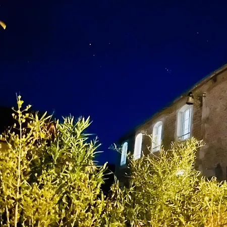 Chateau Du Mesnil Soleil , Domaine De Charme Et D'hotes *