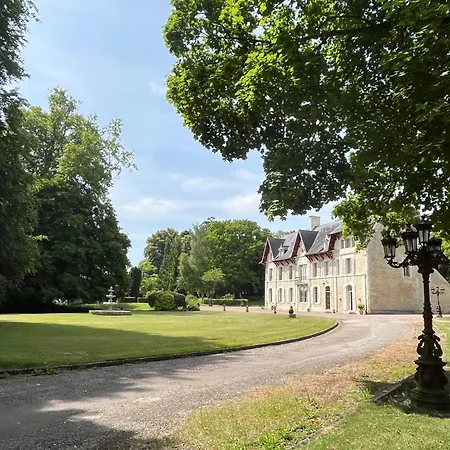 Chateau Du Mesnil Soleil , Domaine De Charme Et Chambres D'Hotes * Damblainville
