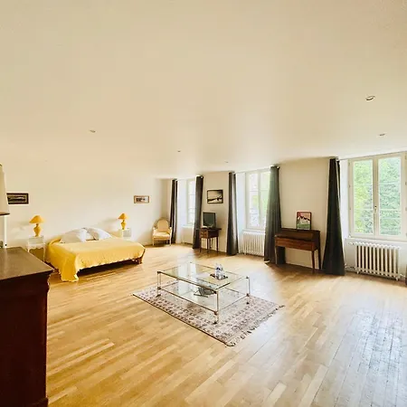 Chateau Du Mesnil Soleil , Domaine De Charme Et D'hotes *