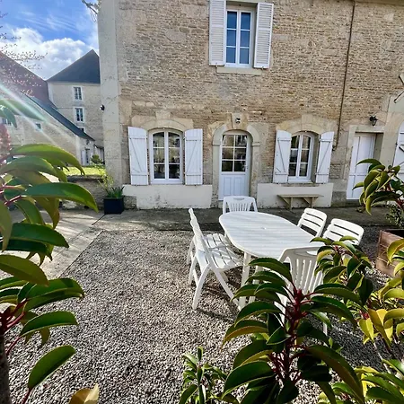 Chateau Du Mesnil Soleil , Domaine De Charme Et D'hotes Damblainville