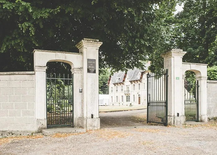 Château Du Mesnil Soleil , Et D'hôtes Hébergement de vacances Damblainville