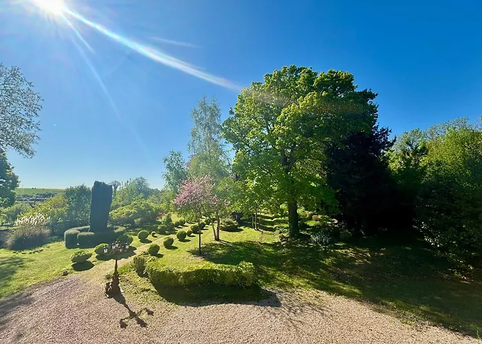 Château Du Mesnil Soleil , Et D'hôtes Hébergement de vacances Damblainville