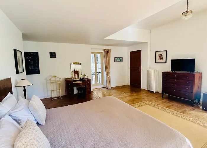 Hébergement de vacances Château Du Mesnil Soleil , Et D'hôtes