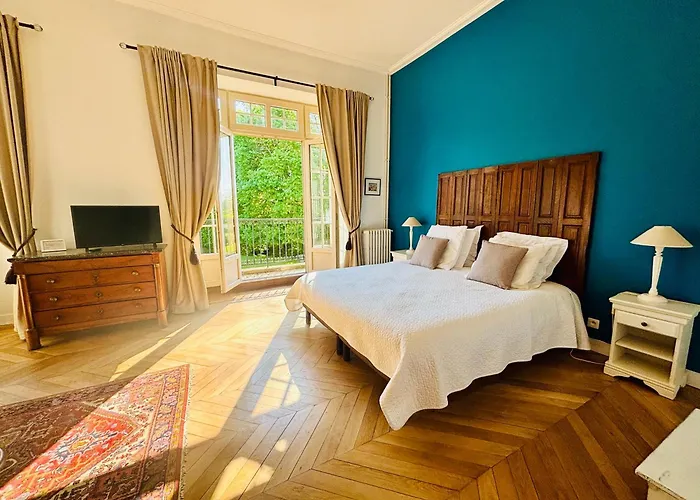 Chateau Du Mesnil Soleil , Domaine De Charme Et D'hotes Damblainville