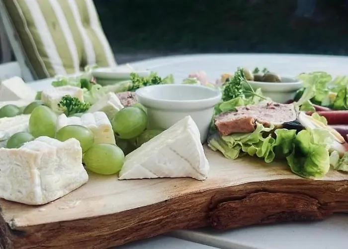 Château Du Mesnil Soleil , Et D'hôtes Damblainville