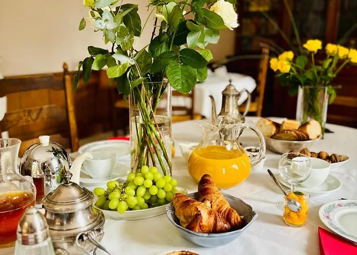 Château Du Mesnil Soleil , Et D'hôtes * Damblainville