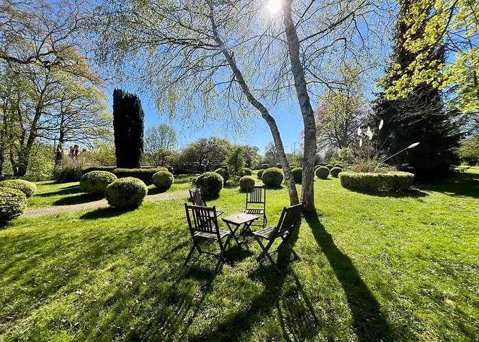 Chateau Du Mesnil Soleil , Domaine De Charme Et D'hotes Ferienhaus *