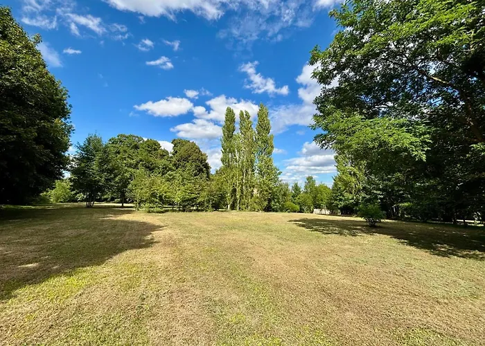 Chateau Du Mesnil Soleil , Domaine De Charme Et D'hotes * Damblainville