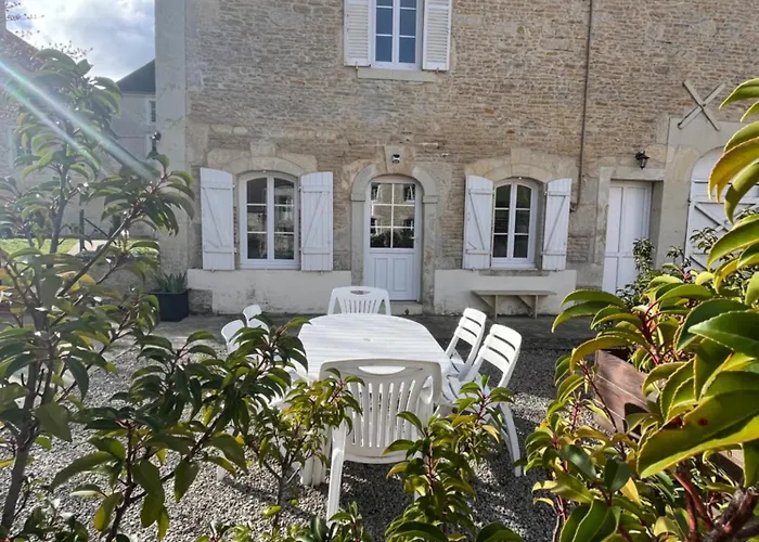 Chateau Du Mesnil Soleil , Domaine De Charme Et D'hotes