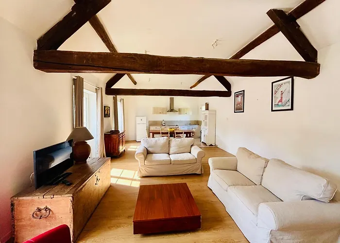 Chateau Du Mesnil Soleil , Domaine De Charme Et D'hotes Damblainville