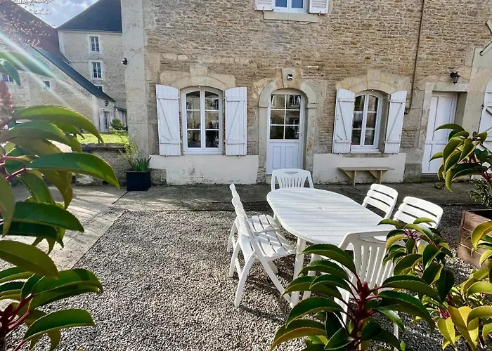 Chateau Du Mesnil Soleil , Domaine De Charme Et D'hotes Damblainville