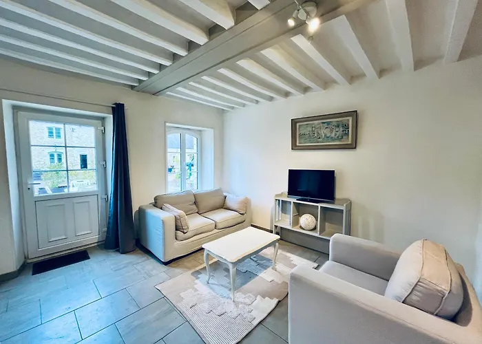 Chateau Du Mesnil Soleil , Domaine De Charme Et D'hotes *