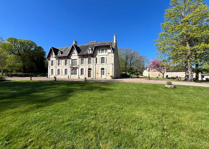 Chateau Du Mesnil Soleil , Domaine De Charme Et D'hotes *